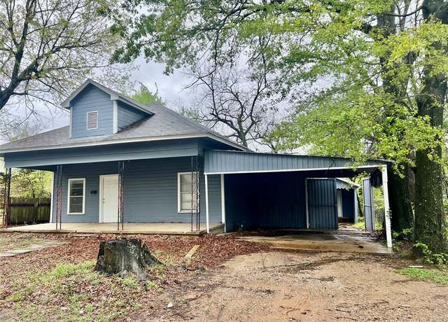 Property at 121 8th St NE, Paris, TX 75460, 4 beds, 2 baths