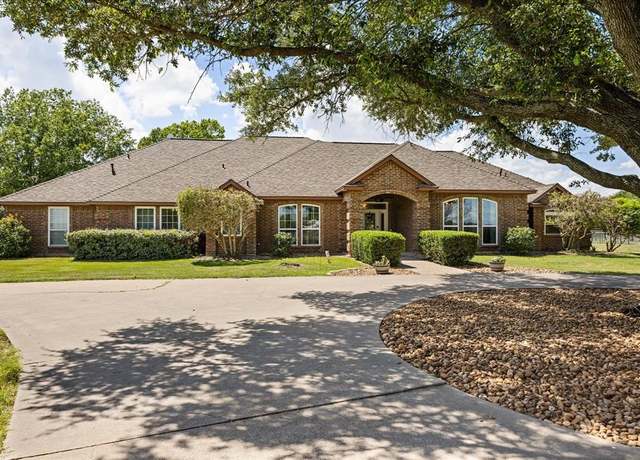 Property at 4410 Halo Ct, Granbury, TX 76049, 5 beds, 4.5 baths