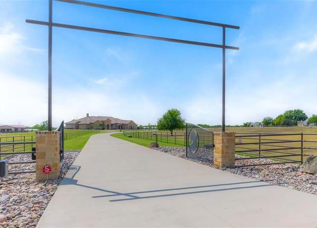Property at 5825 County Road 173, Celina, TX 75009, 5 beds, 4.5 baths