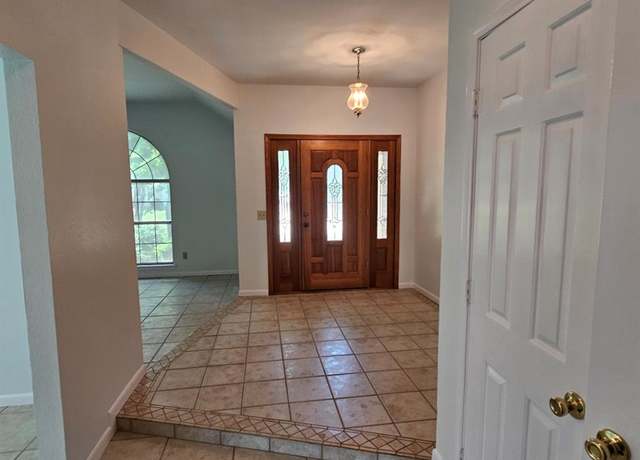Property at 404 L Thompson St, Cedar Hill, TX 75104, 3 beds, 2 baths
