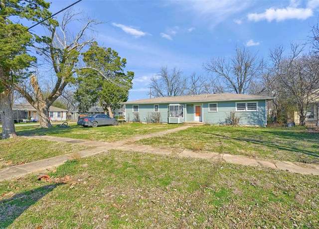 Property at 511 W Main St, Celina, TX 75009, 4 beds, 2 baths