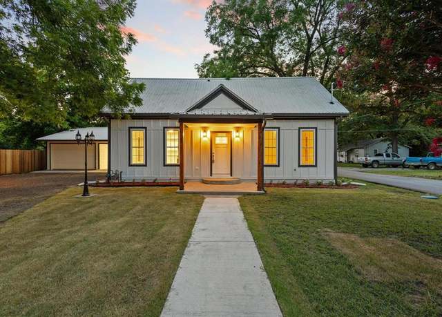 Property at 821 Doss St, Bonham, TX 75418, 5 beds, 2.5 baths