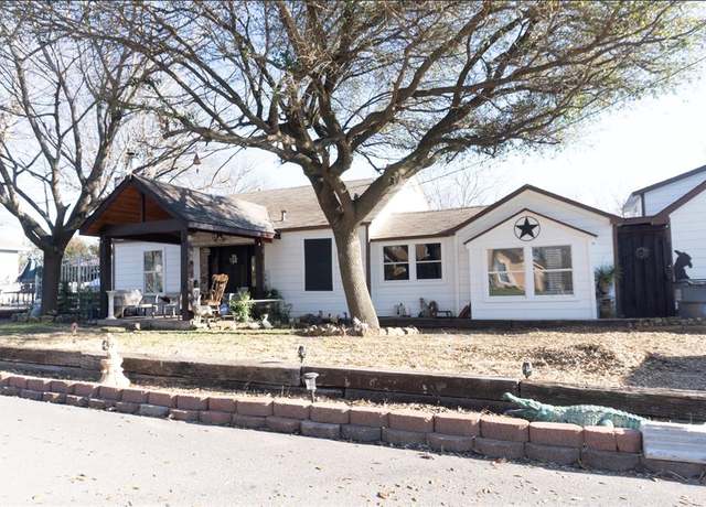 Property at 302 W 6th St, Lancaster, TX 75146, 5 beds, 2.5 baths