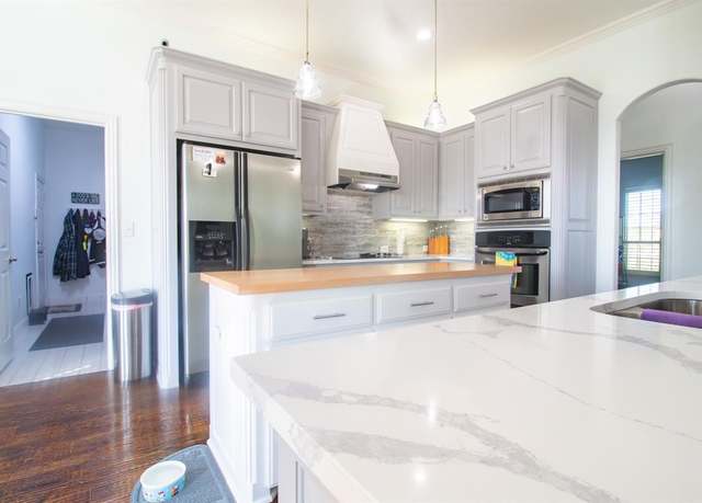 Property at 13176 Amber Meadow Dr, Talty, TX 75126, 4 beds, 2 baths