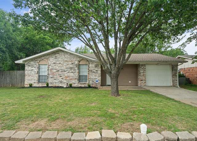 Property at 711 Briggs St, Cedar Hill, TX 75104, 4 beds, 2 baths