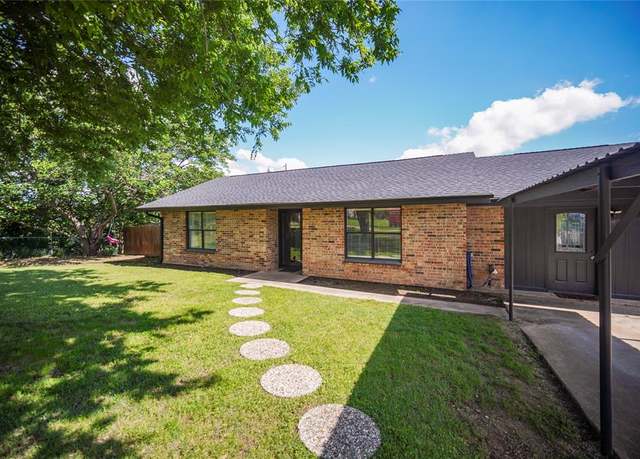 Property at 304 Moore St, Jacksboro, TX 76458, 2 beds, 1 bath