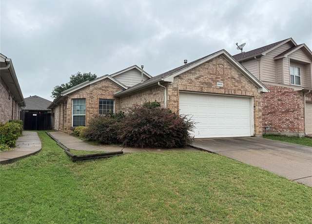 Property at 6437 Regina Dr, Fort Worth, TX 76131, 3 beds, 2 baths