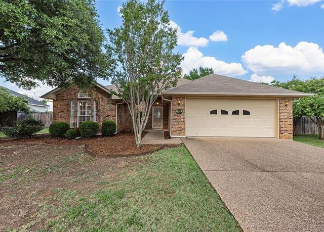 Property at 420 Alamo Dr, Mcgregor, TX 76657, 3 beds, 2 baths
