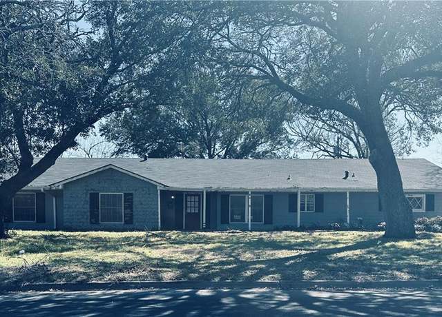 Property at 1120 Tamarisk Dr, Mexia, TX 76667, 3 beds, 2 baths