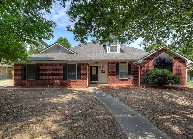 Property at 1106 Linda Ln, Greenville, TX 75402, 3 beds, 2 baths