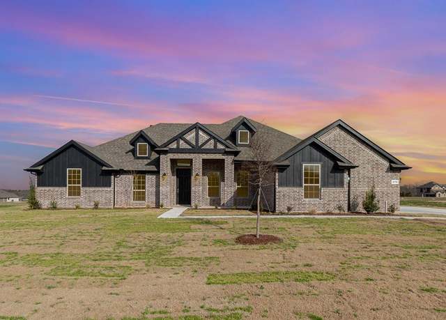 Property at 670 Crystal Lake Ln, Red Oak, TX 75154, 4 beds, 2.5 baths