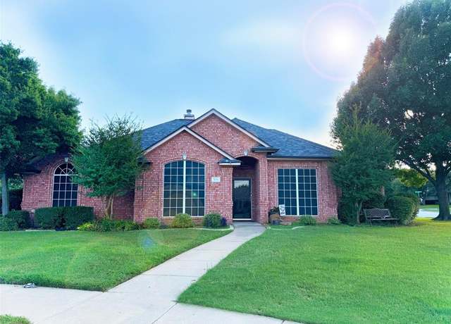 Property at 504 Amanda Ct, Burleson, TX 76028, 3 beds, 2 baths