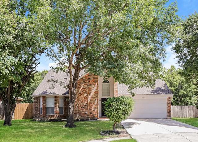 Property at 304 Meadow St, Saginaw, TX 76179, 4 beds, 3 baths