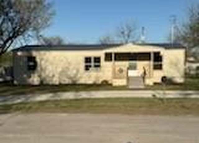 Property at 608 N Browning St, Seymour, TX 76380, 2 beds, 2 baths