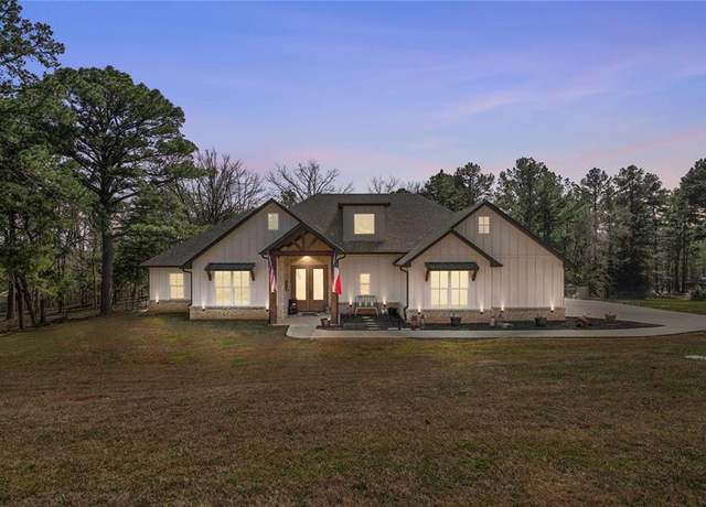 Property at 15920 Shepards Gln, Lindale, TX 75771, 4 beds, 2.5 baths