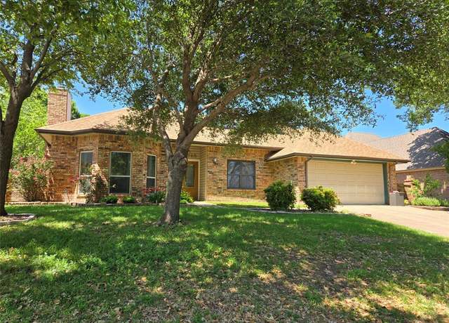 Property at 5625 Guadalajara Dr, North Richland Hills, TX 76180, 4 beds, 2 baths