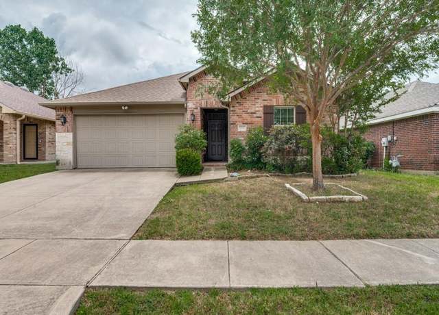Property at 704 Cliffmere Dr, Arlington, TX 76002, 3 beds, 2 baths