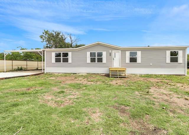 Property at 708 W 8th St, Coleman, TX 76834, 4 beds, 2 baths
