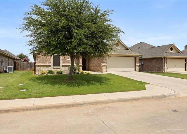 Property at 107 Donna Cir, Granbury, TX 76049, 3 beds, 2 baths