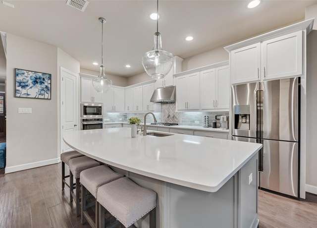 Property at 6514 Trafalgar Dr, Rowlett, TX 75089, 3 beds, 2.5 baths