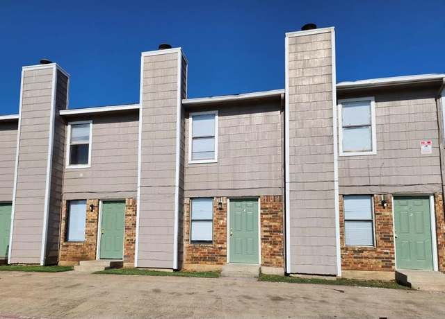 Property at 3200 Mclean St, Fort Worth, TX 76103, 2 beds, 1.5 baths