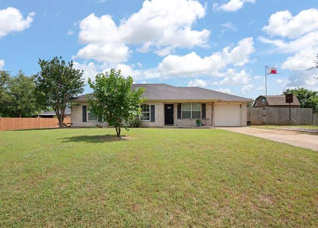 Property at 1105 Ashwood Ct, Cleburne, TX 76033, 3 beds, 2 baths