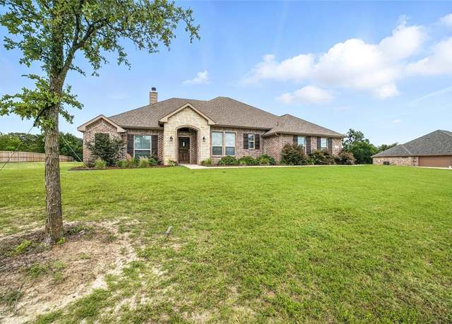 Property at 1209 Christie Ln, Oak Ridge, TX 75161, 4 beds, 2 baths