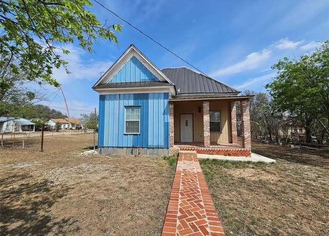 Property at 501 E 10th St, Brady, TX 76825, 2 beds, 1 bath