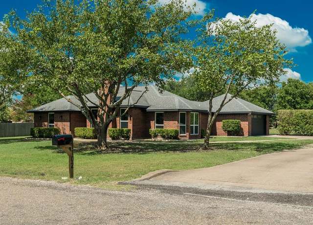 Property at 1102 W Sharpshire Dr, Waxahachie, TX 75165, 3 beds, 2 baths
