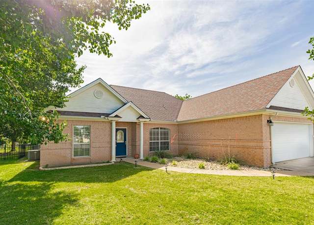 Property at 1503 S College Ave, Decatur, TX 76234, 3 beds, 2 baths