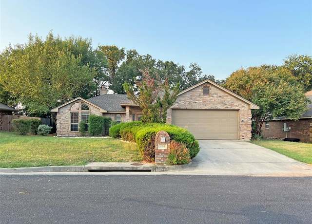 Property at 509 Sweetwater Dr, Weatherford, TX 76085, 3 beds, 2 baths