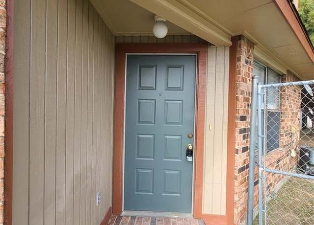 Property at 302 W Warrior Trl, Grand Prairie, TX 75052, 2 beds, 1.5 baths
