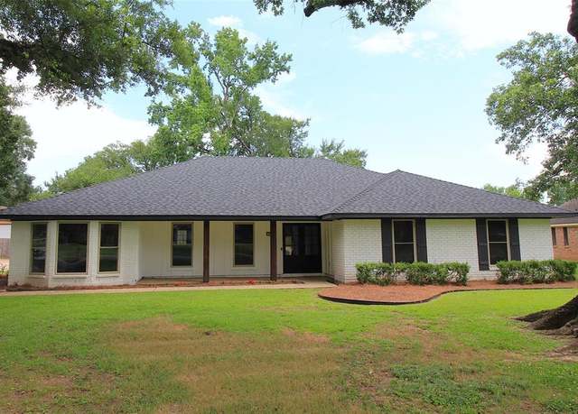 Property at 2004 Landau Ln, Bossier City, LA 71111, 4 beds, 2.5 baths