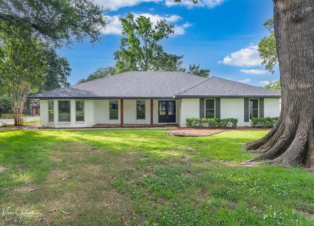 Property at 2004 Landau Ln, Bossier City, LA 71111, 4 beds, 2.5 baths