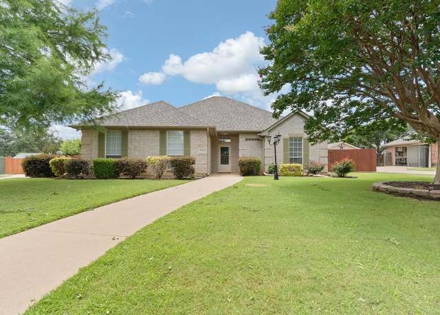 Property at 1610 Wordsworth Dr, Cleburne, TX 76033, 3 beds, 2 baths