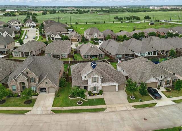 Property at 813 Glen Crossing Dr, Celina, TX 75009, 4 beds, 3 baths