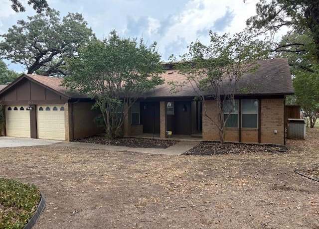 Property at 5302 Bright Star Trl, Arlington, TX 76017, 3 beds, 2 baths