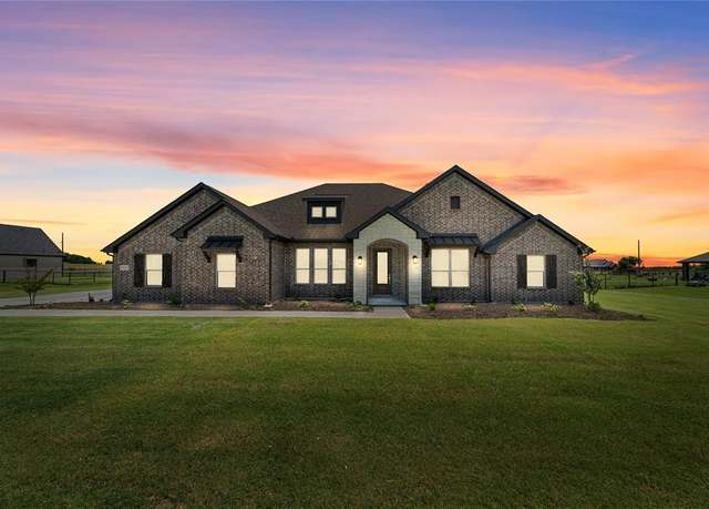 Property at 1533 Emilia Dr, Farmersville, TX 75442, 4 beds, 2.5 baths