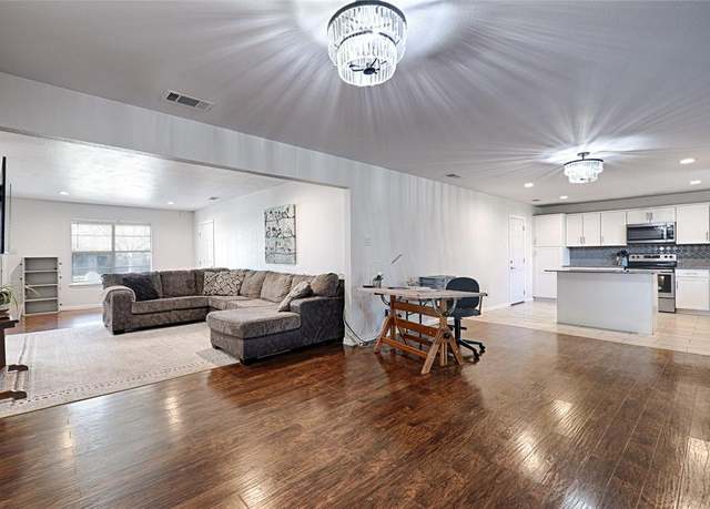 Property at 2504 Burnett Dr, Greenville, TX 75402, 3 beds, 2 baths