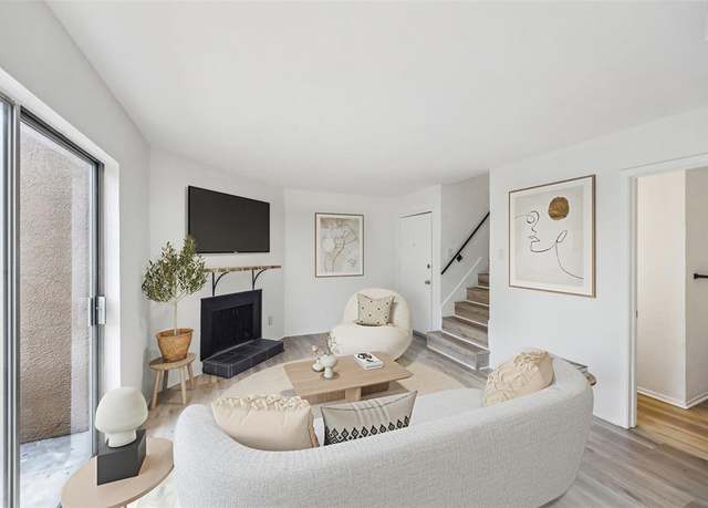 Property at 4044 Buena Vista St #212, Dallas, TX 75204, 1 bed, 1.5 baths