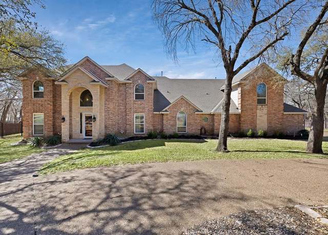 Property at 119 Allie Ct, Hudson Oaks, TX 76087, 5 beds, 5.5 baths
