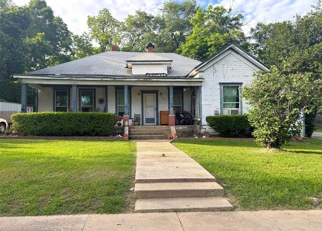 Property at 123 E 12th St, Mount Pleasant, TX 75455, 3 beds, 1 bath