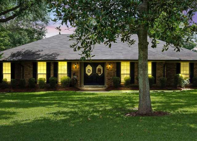 Property at 112 Rolling Meadow Ln, Bossier City, LA 71112, 4 beds, 2.5 baths