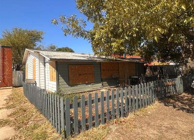 Property at 3028 S Jones St, Fort Worth, TX 76104, 2 beds, 1 bath
