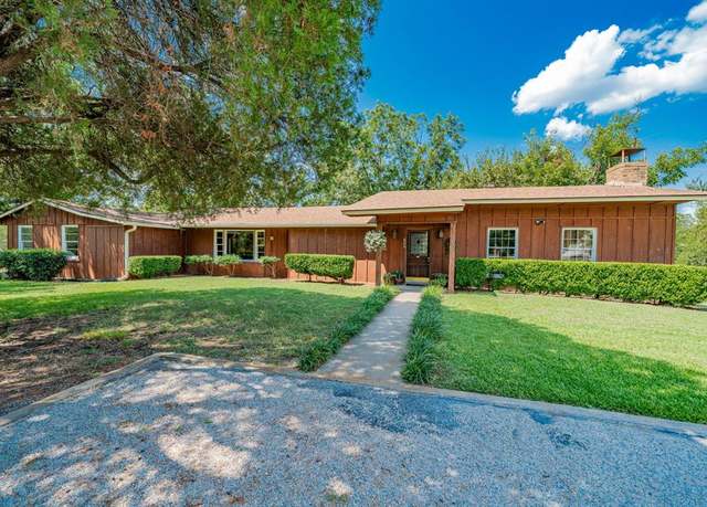 Property at 809 Cobb St, Bridgeport, TX 76426, 3 beds, 2 baths