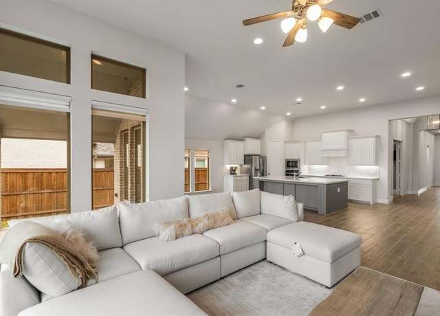 Property at 5716 Turner May Dr, Fort Worth, TX 76126, 4 beds, 3.5 baths