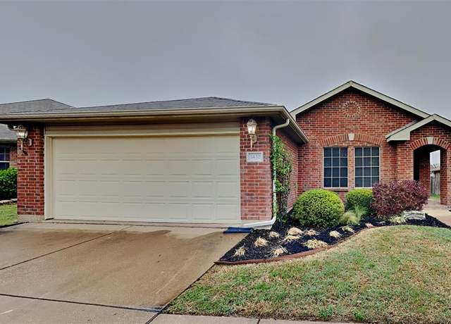 Property at 1432 Keith Ct, Burleson, TX 76028, 3 beds, 2 baths
