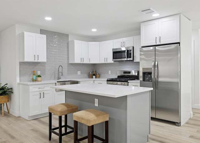 Property at 12436 Oberlin Dr, Dallas, TX 75243, 4 beds, 2.5 baths