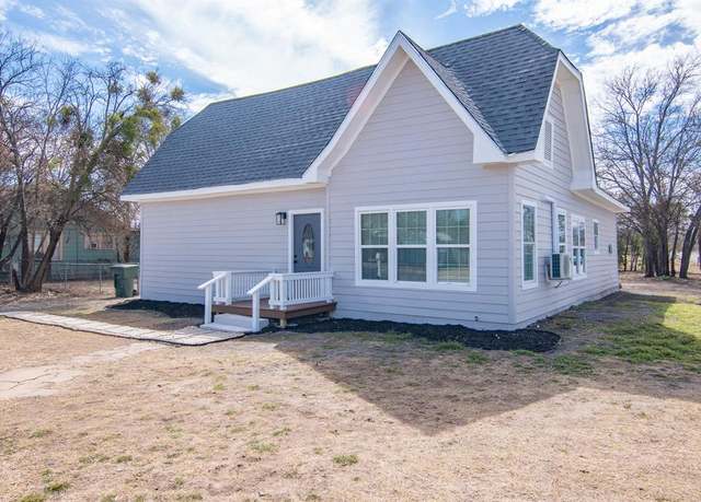 Property at 1901 Southside Dr, Brownwood, TX 76801, 3 beds, 2 baths