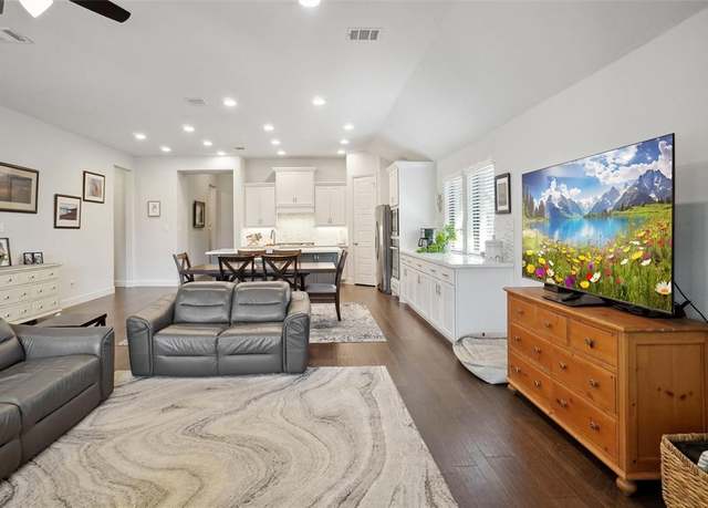 Property at 816 Turtle Creek Ave, Denton, TX 76210, 4 beds, 3.5 baths